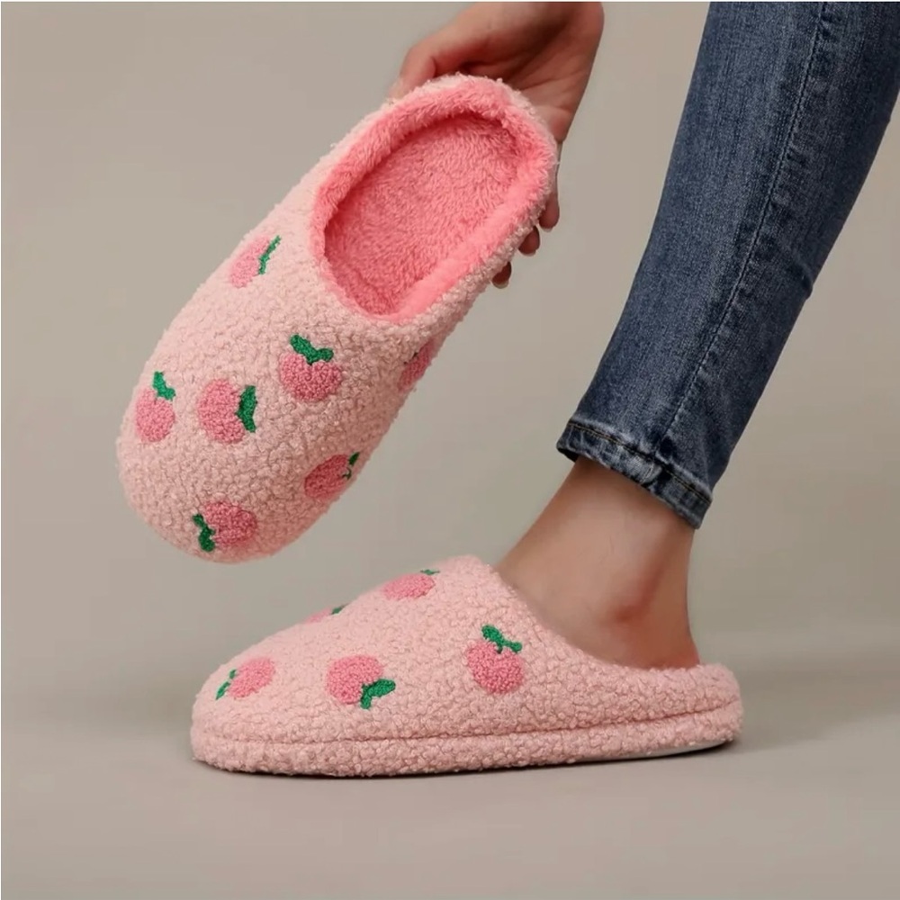 Cozy Pink Peach Slippers for Women. Adorable, cozy and memorable! SIZE 7.5-8. - Picture 3 of 4